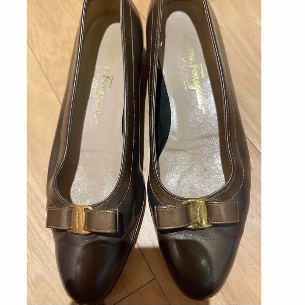 Salvatore Ferragamo Metallic Gold Flats - Picture 5 of 8